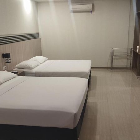 Yobel Hotel Джокьякарта Экстерьер фото