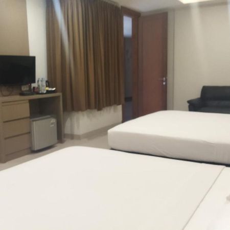 Yobel Hotel Джокьякарта Экстерьер фото