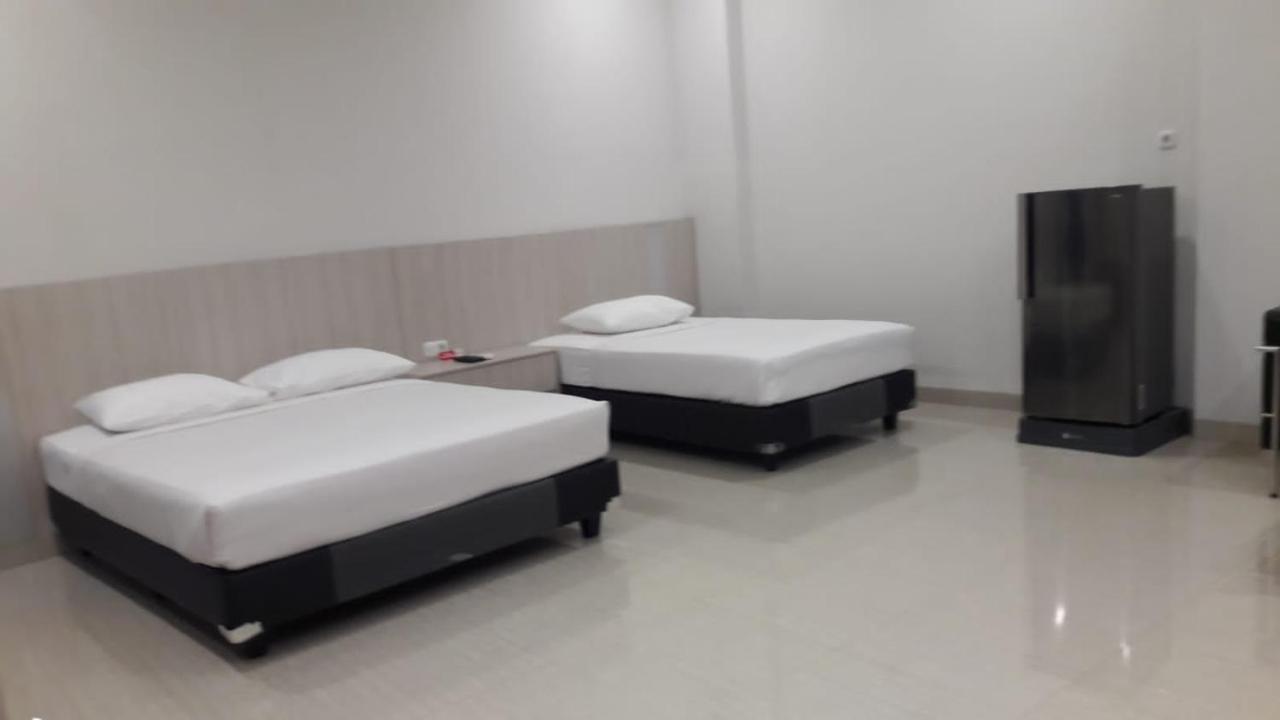 Yobel Hotel Джокьякарта Экстерьер фото