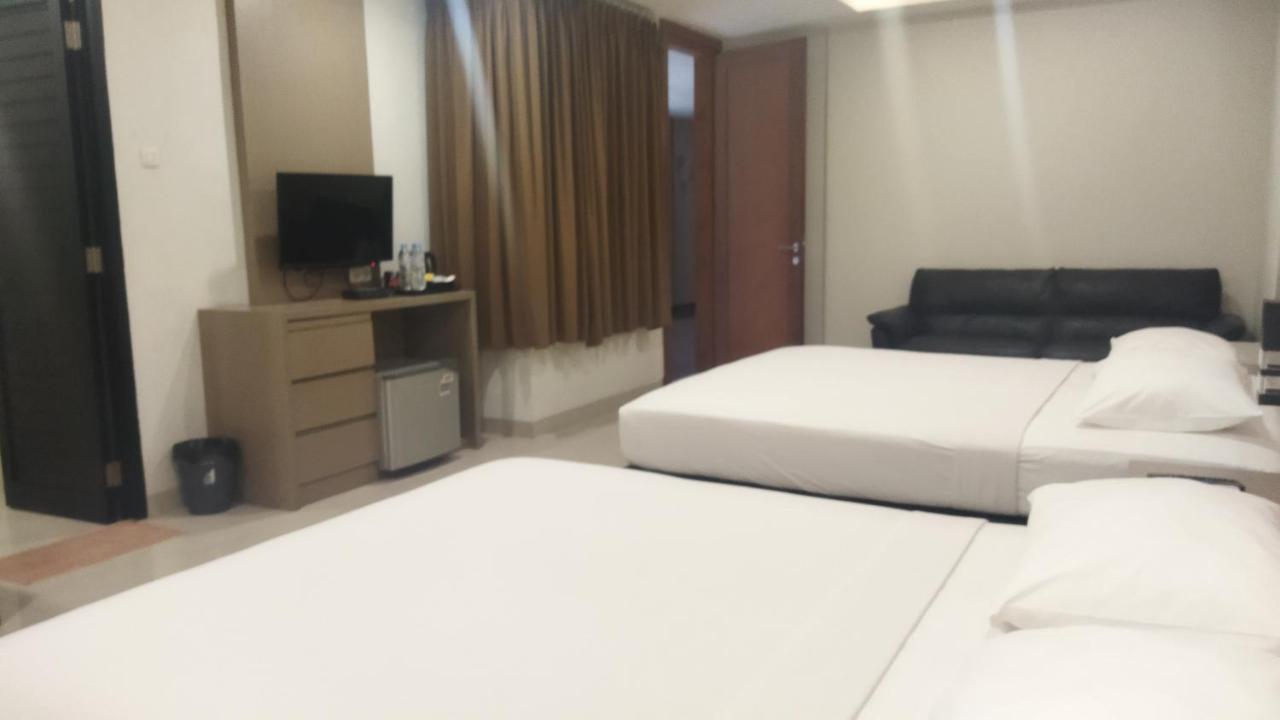 Yobel Hotel Джокьякарта Экстерьер фото